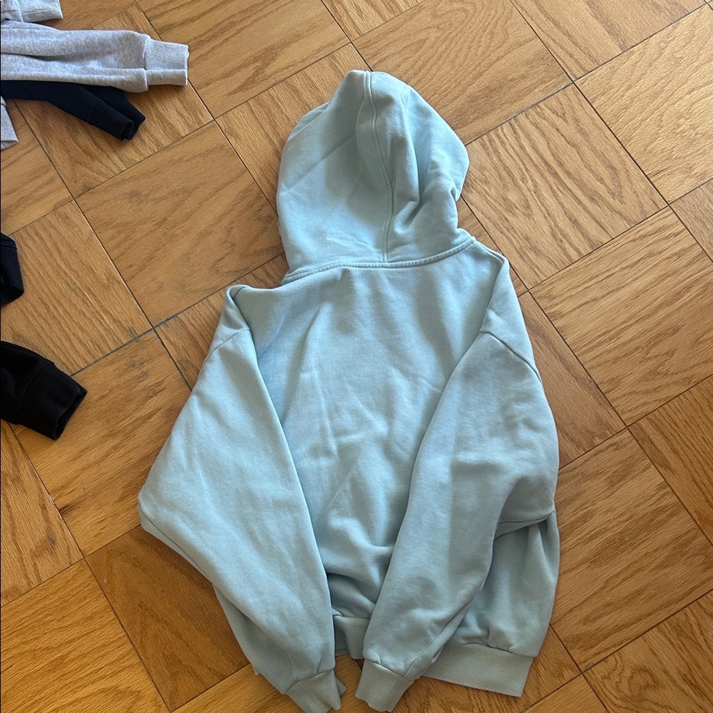 ALO Yoga Women's Light Blue Hoodie - Picture 2 of 2